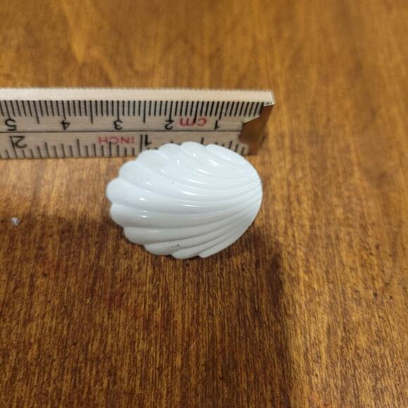 Vtg Nautical Clam Shell White Scalloped Post Enamel Earrings Beachy 1 1/8” - Picture 2 of 4